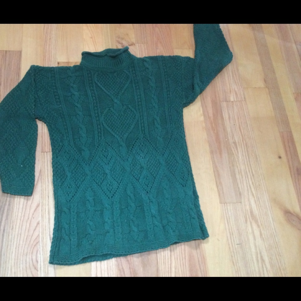 B. Moss Clothing Co. Emerald Green Size S, super warm sweater, diamonds & cable.